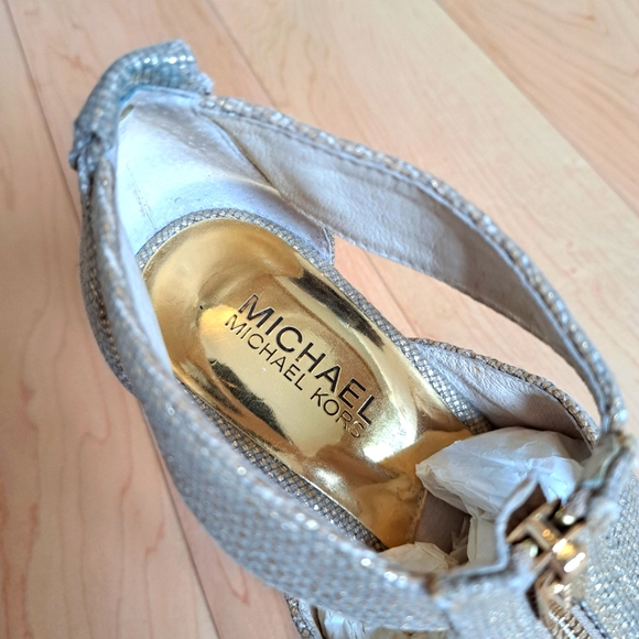 Michael Kors Espadrilles in Gold US6.5 - Picture 3 of 4
